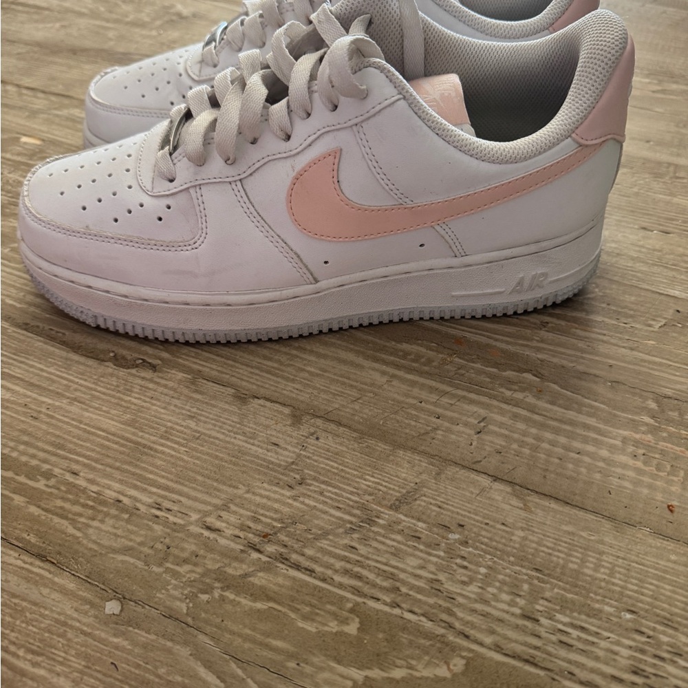 Nike Women's Athletic Shoes White and Pink